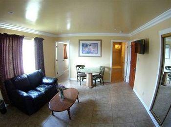 Bayshore Motel 2*